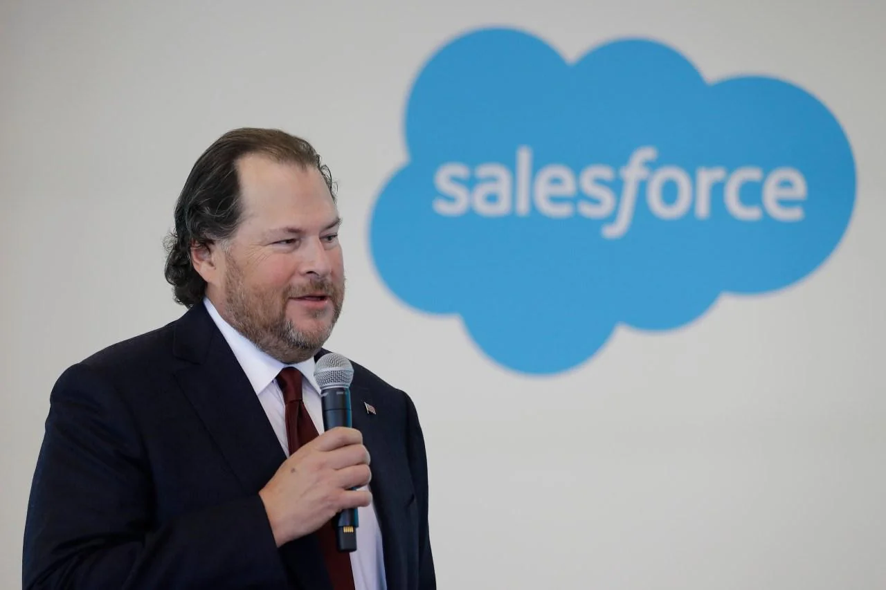 Salesforce PHK 2025